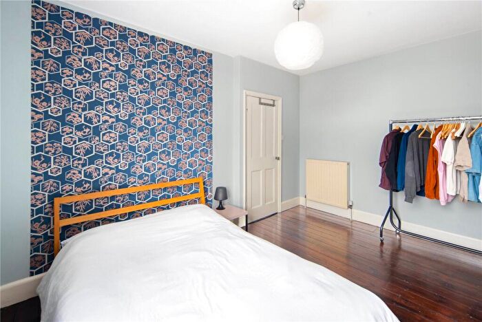 1 Bedroom Flat To Rent In Brooksby`s Walk, Hackney, London, E9