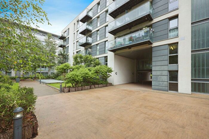 2 Bedroom Flat For Sale In Cardinal Building, Station Approach, Hayes, UB3