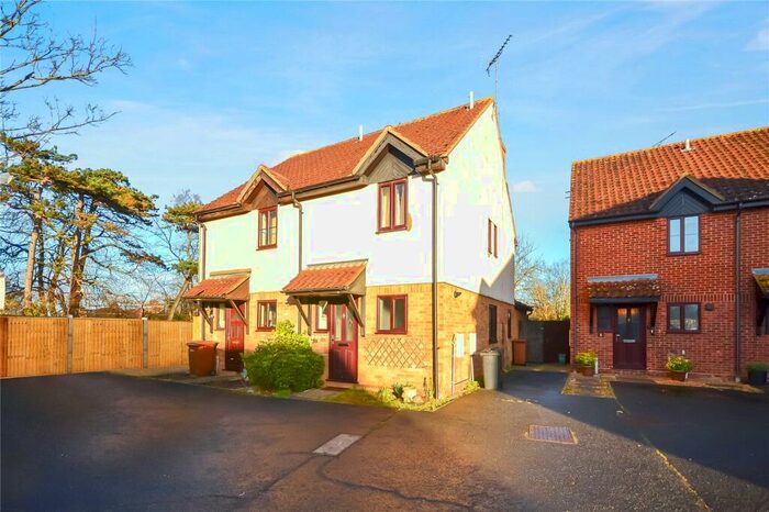 2 Bedroom Semi-Detached House To Rent In Hillside Mews, Chelmsford, Essex, CM2