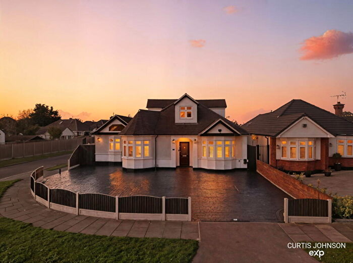 4 Bedroom Detached House For Sale In King Edward Drive, Woodside, Grays, RM16