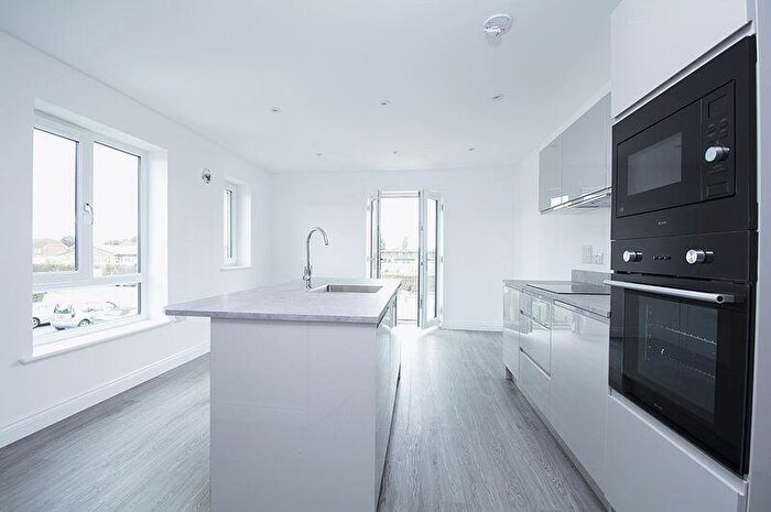 1 Bedroom Flat To Rent In Rugby View House, Walton-on-Thames, KT12