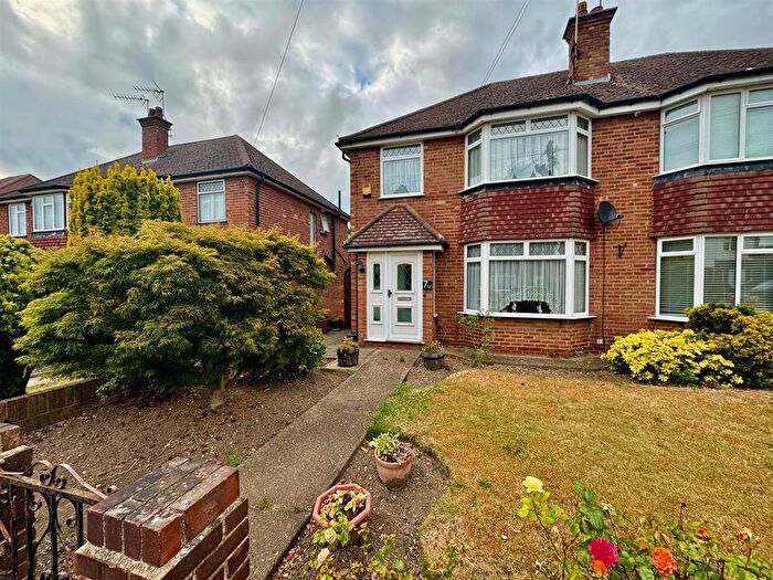 3 Bedroom Property To Rent In Normans Close, Uxbridge, UB8