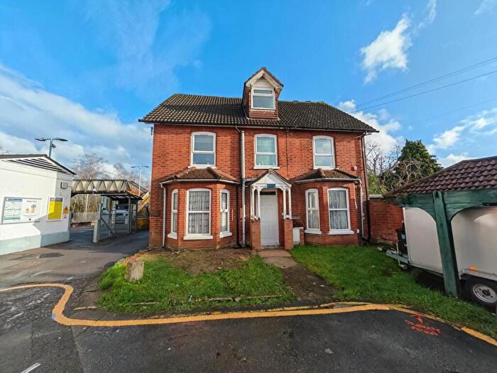 3 Bedroom Flat For Sale In Station Road, Earley, Reading, RG6