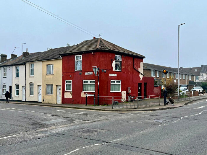 1 Bedroom Flat For Sale In B Jeffery Street, Gillingham, Kent, ME7