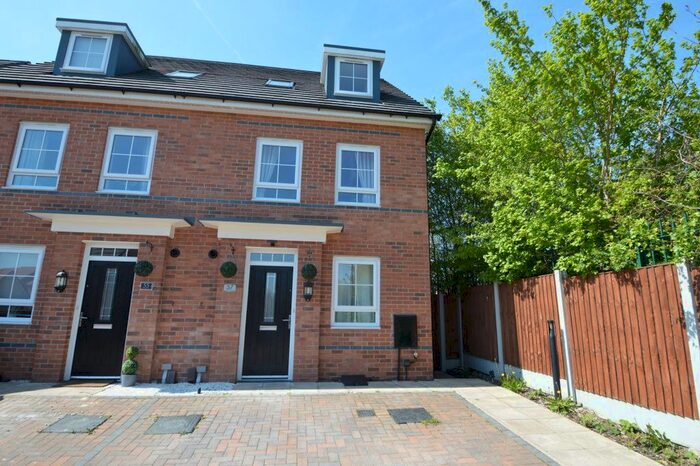 4 Bedroom Property To Rent In Whitewood Road, Worsley, Manchester, M28