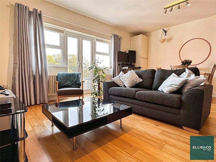 1 Bedroom Flat For Sale In High Road, North Finchley, N12