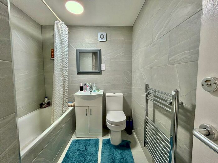 1 Bedroom House To Rent In Rolvenden Place, Tottenham, N17