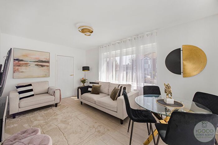 2 Bedroom Detached House For Sale In Oakdene Avenue, Heald Green, SK8