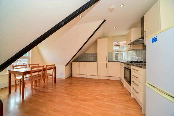 2 Bedroom Flat To Rent In Rosendale Road, West Dulwich, London, SE21