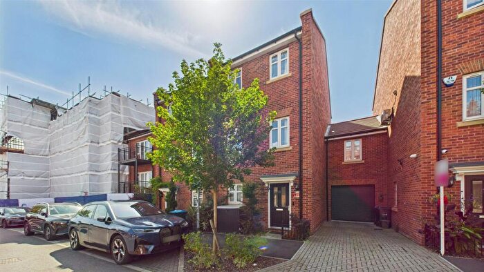 4 Bedroom End Of Terrace House For Sale In Archer Way, Enfield, EN2