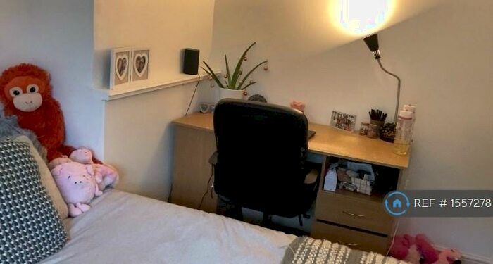 4 Bedroom Semi-Detached House To Rent In Broadlands Road, Southampton, SO17