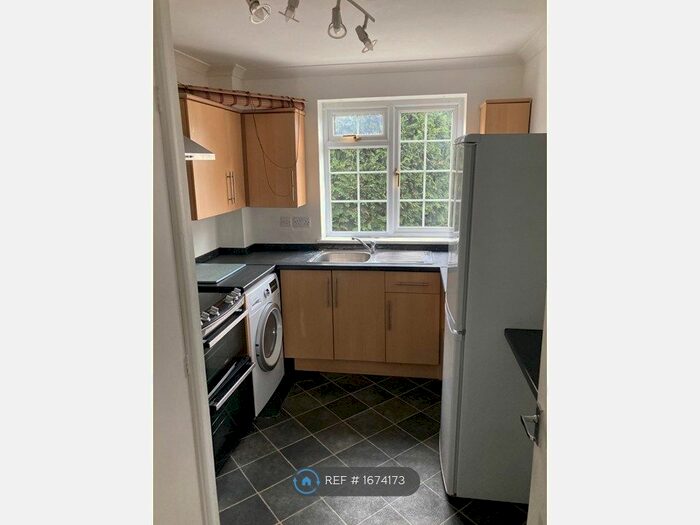 1 Bedroom Flat To Rent In Mead Haze, Maidenhead, SL6