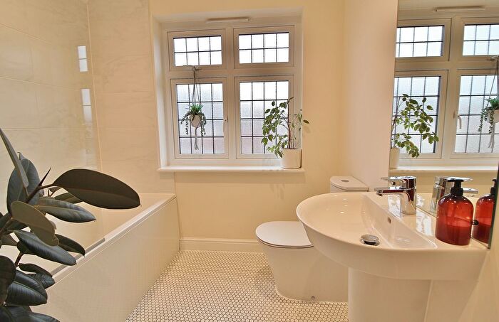 3 Bedroom Detached House For Sale In Ainsworth Road, Waterlooville, PO7