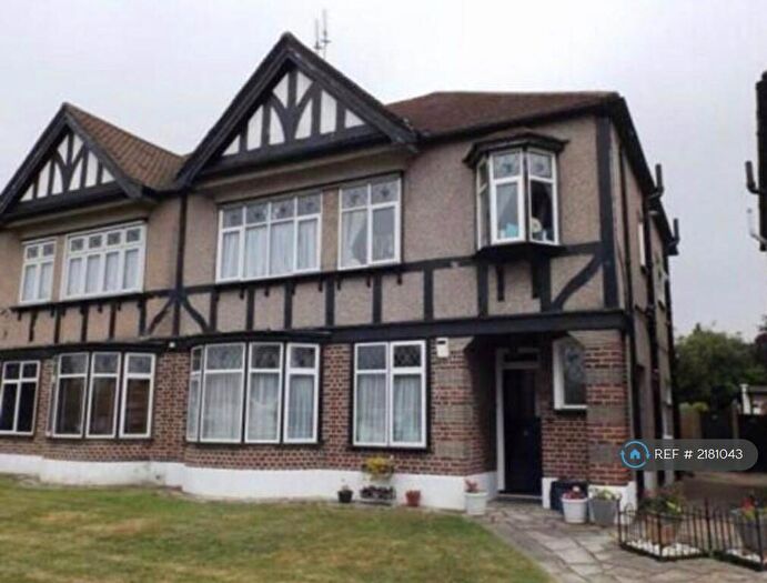 2 Bedroom Maisonette To Rent In Hedgeley, Ilford, IG4