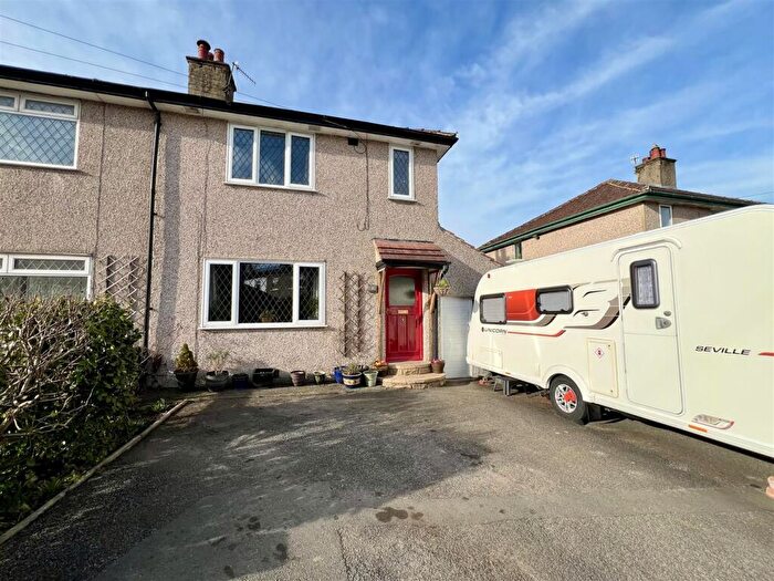 3 Bedroom Semi-Detached House For Sale In Wingate Avenue, Keighley, BD22