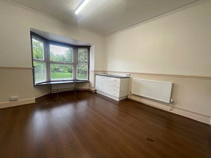 1 Bedroom Commercial Property To Rent In Woodhouse Road, Mansfield, NG18