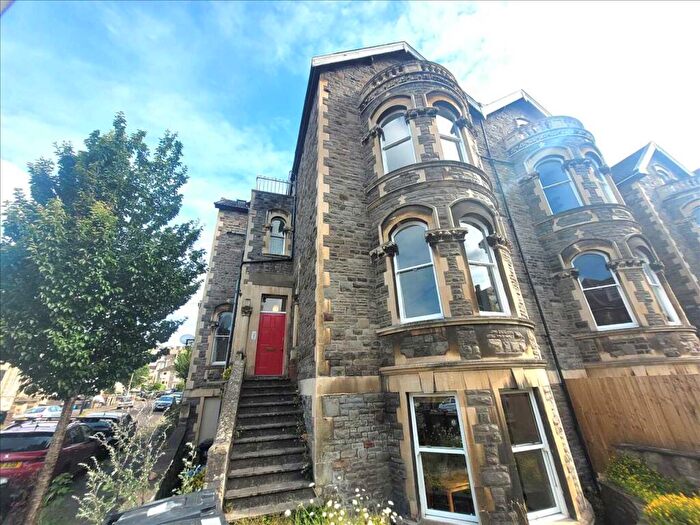 3 Bedroom Apartment To Rent In Top Floor Flat, Waverley Road, BS6