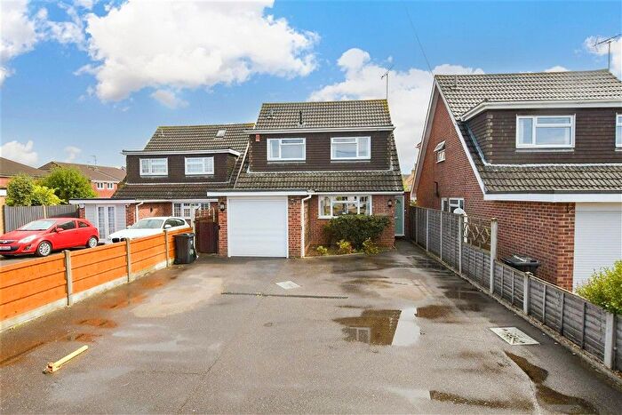 4 Bedroom Detached House For Sale In Bedford Road, Basildon, Essex, SS15