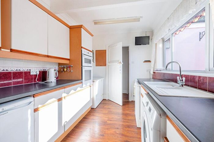 2 Bedroom Detached Bungalow For Sale In Grand Avenue, Pakefield, NR33