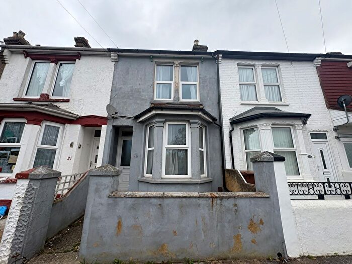 3 Bedroom Terraced House To Rent In Imperial Road, Gillingham, ME7