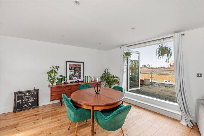 3 Bedroom Parking For Sale In Hare Marsh, London, E2