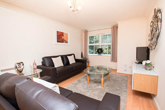 2 Bedroom Flat To Rent In Maple House, Chapel Road, Redhill Town Centre, RH1