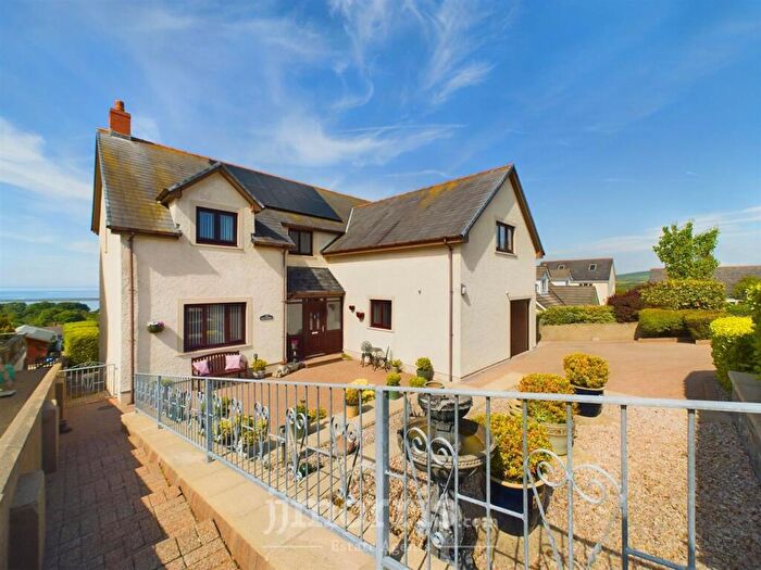 4 Bedroom Detached House For Sale In Heol Caradog, Fishguard, SA65