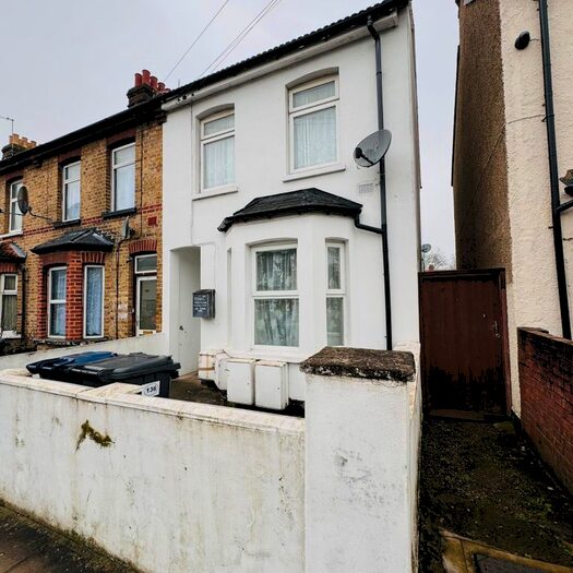 1 Bedroom Flat To Rent In Regina Road, Southall, UB2