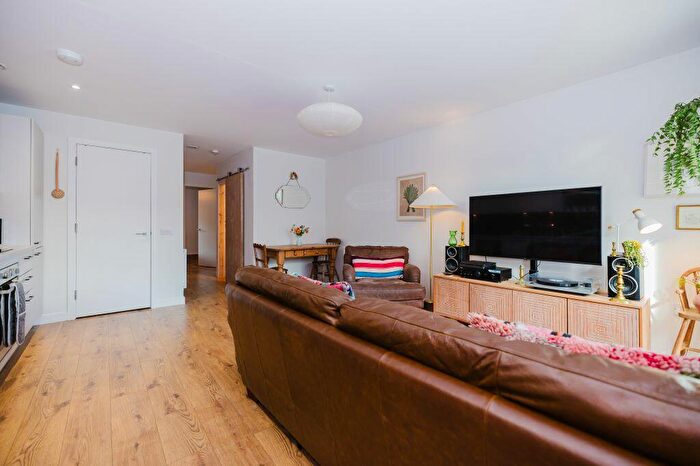1 Bedroom Flat For Sale In Pillans Walk, Ropemaker Street, Edinburgh, EH6