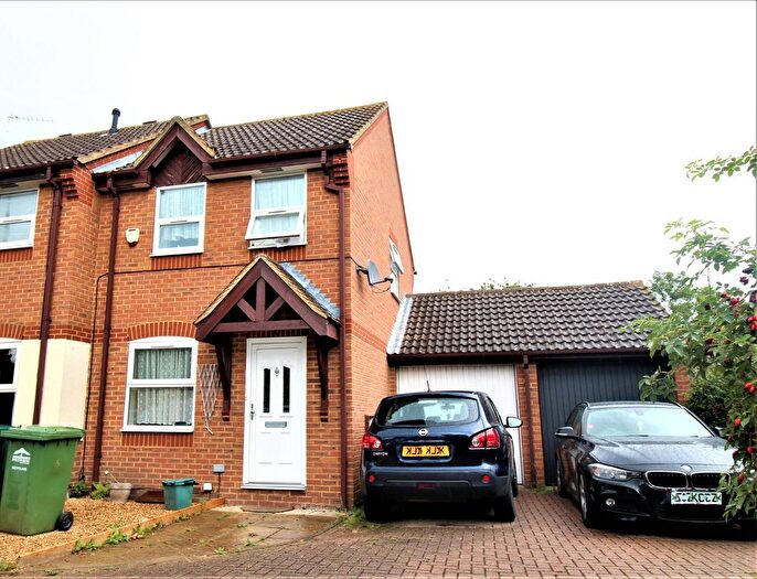 2 Bedroom End Of Terrace House To Rent In Chesterton Drive, Stanwell, Staines, TW19