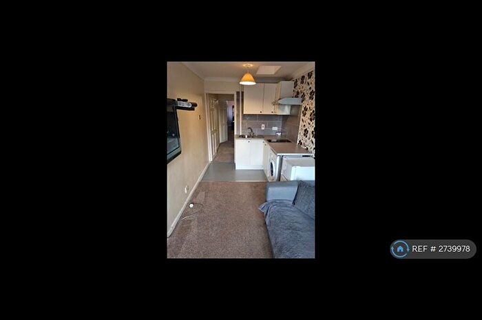 1 Bedroom Flat To Rent In High Wycombe, High Wycombe, HP12