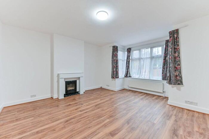 5 Bedroom Detached House To Rent In Cotswold Road, Sutton, SM2