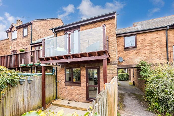 4 Bedroom Property To Rent In Lander Close, Poole, BH15