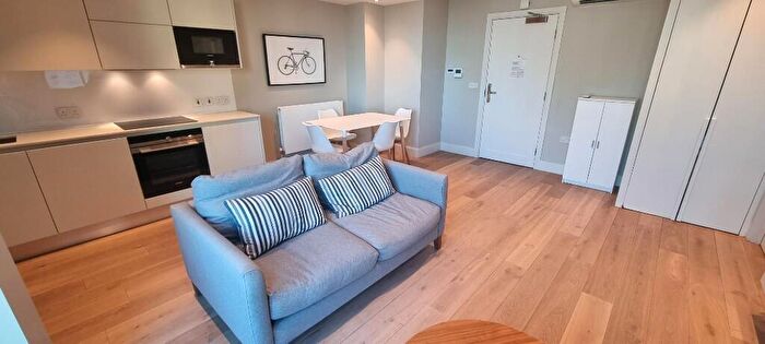 2 Bedroom Apartment To Rent In Wellesley Road, Croydon, London, CR0