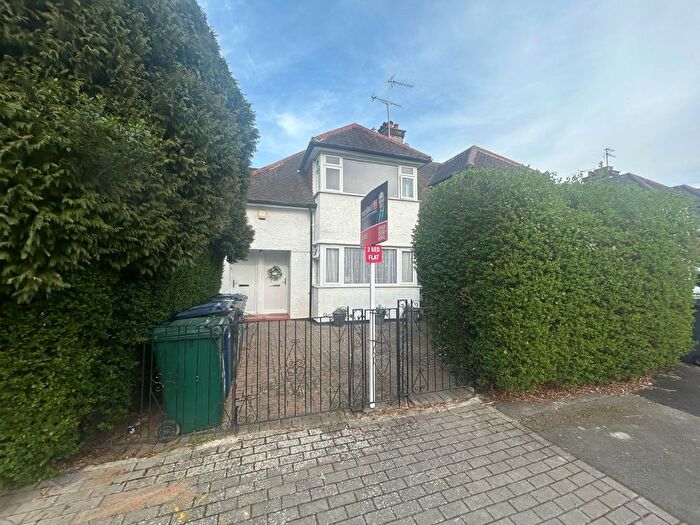 2 Bedroom Flat To Rent In Greenfield Gardens, London, NW2