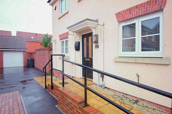 3 Bedroom Detached House To Rent In Buxton Way, Swindon, SN4