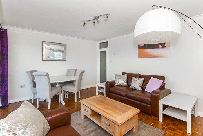 2 Bedroom Apartment To Rent In Park Close, Oxford, OX2