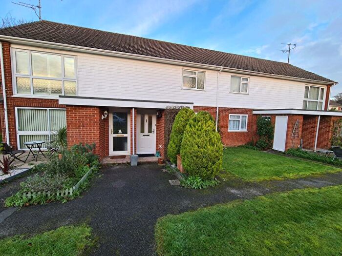 2 Bedroom Maisonette To Rent In Neville Close, Basingstoke, RG21