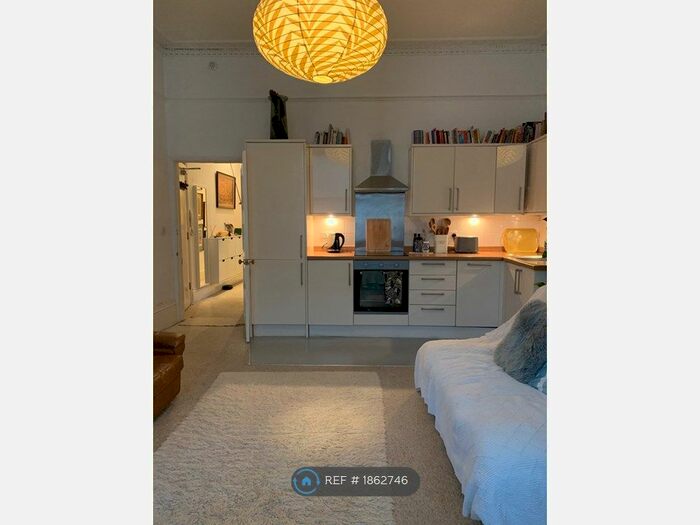 2 Bedroom Flat To Rent In Goldsmid Road, Hove, BN3