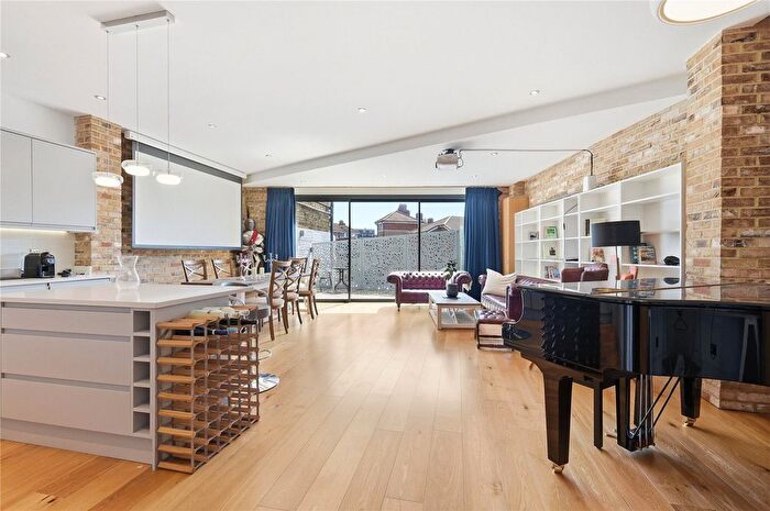 2 Bedroom Flat For Sale In Tanner Street, London, SE1