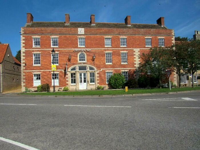 1 Bedroom Apartment To Rent In Market Place, Folkingham, NG34