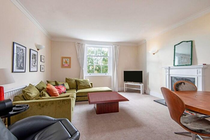 3 Bedroom Flat To Rent In Hamilton Terrace, St John's Wood, NW8