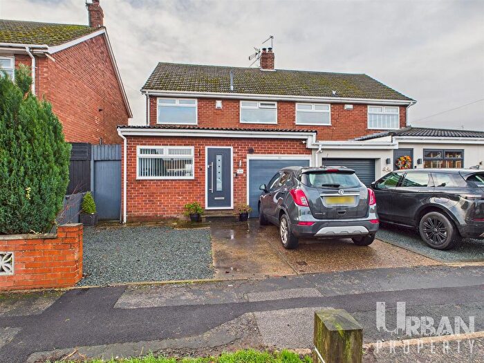 3 Bedroom Semi Detached House For Sale In Lancaster Drive, Hull, HU8