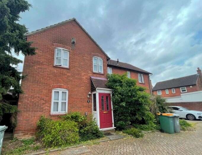 3 Bedroom Semi-Detached House To Rent In St. Michaels Close, Beckton, E16