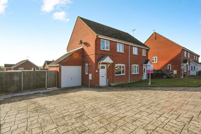 3 Bedroom Semi Detached House For Sale In Swan Close, Stowmarket, IP14