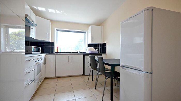 Flat To Rent In Station Parade, Station Hill, Cookham, SL6