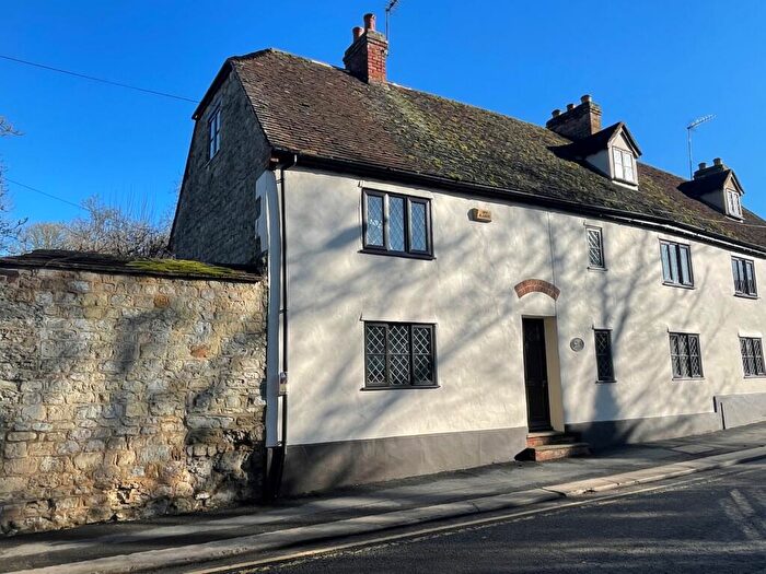 5 Bedroom Cottage For Sale In West Street, Buckingham, MK18