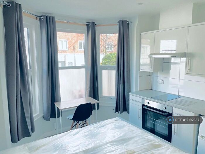 Studio To Rent In Southampton Street, Reading, RG1