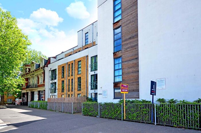 2 Bedroom Flat To Rent In Romford Road, Stratford, London, E15