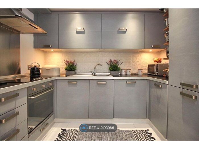 1 Bedroom Flat To Rent In Metro Apartments, Woking, GU21